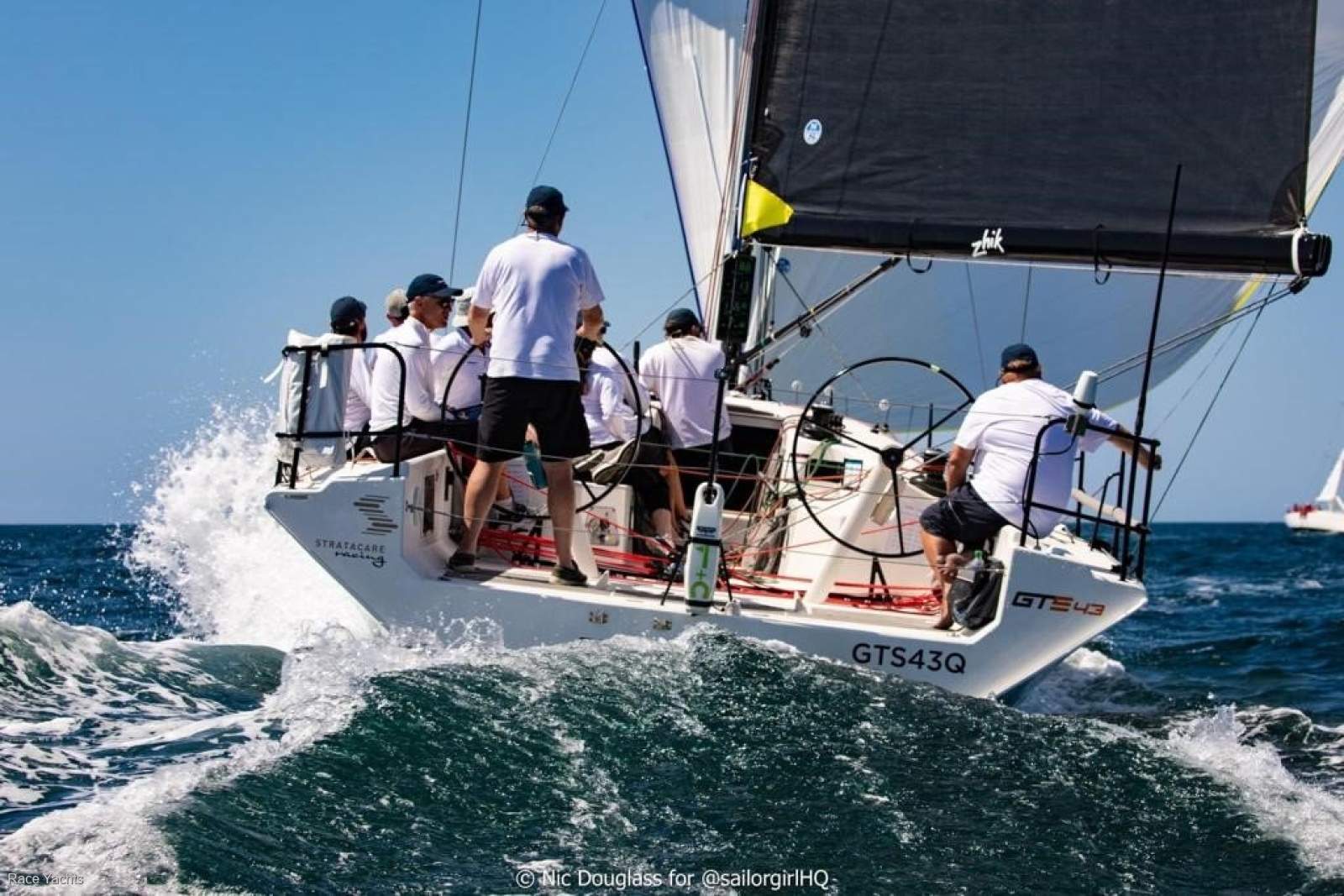 Sydney Yachts GTS43:Sydney GTS 43 for sale with Race Yachts