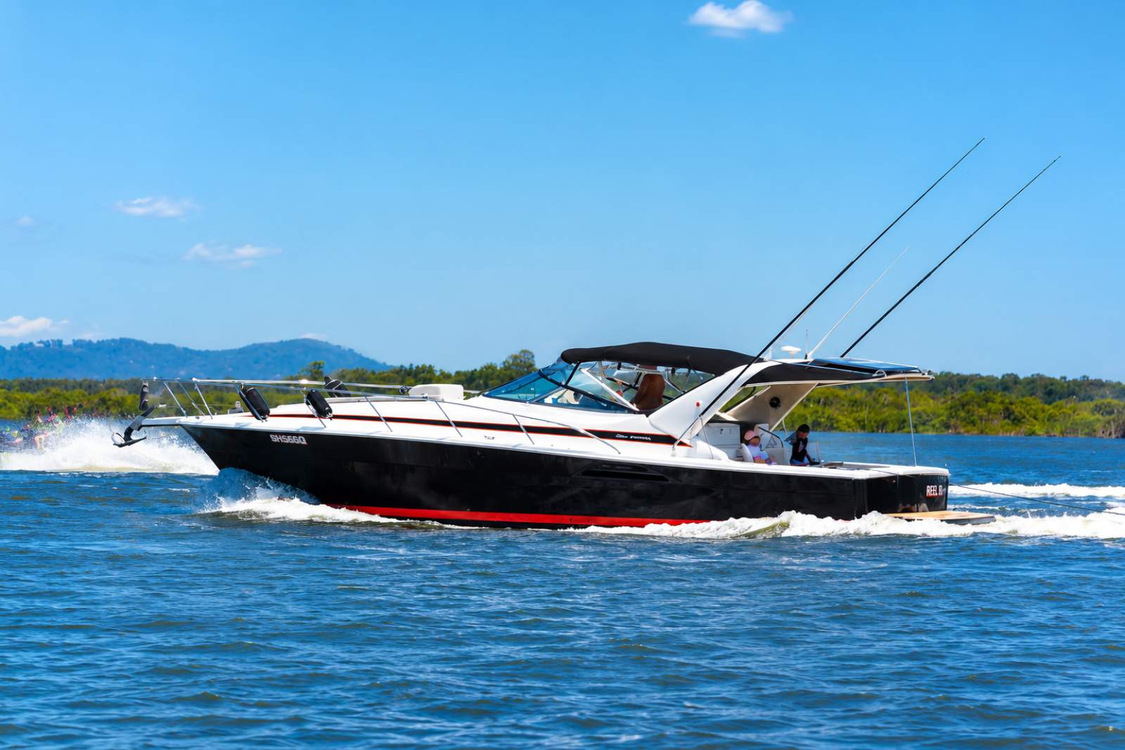 Riviera 4000 Offshore Platinum