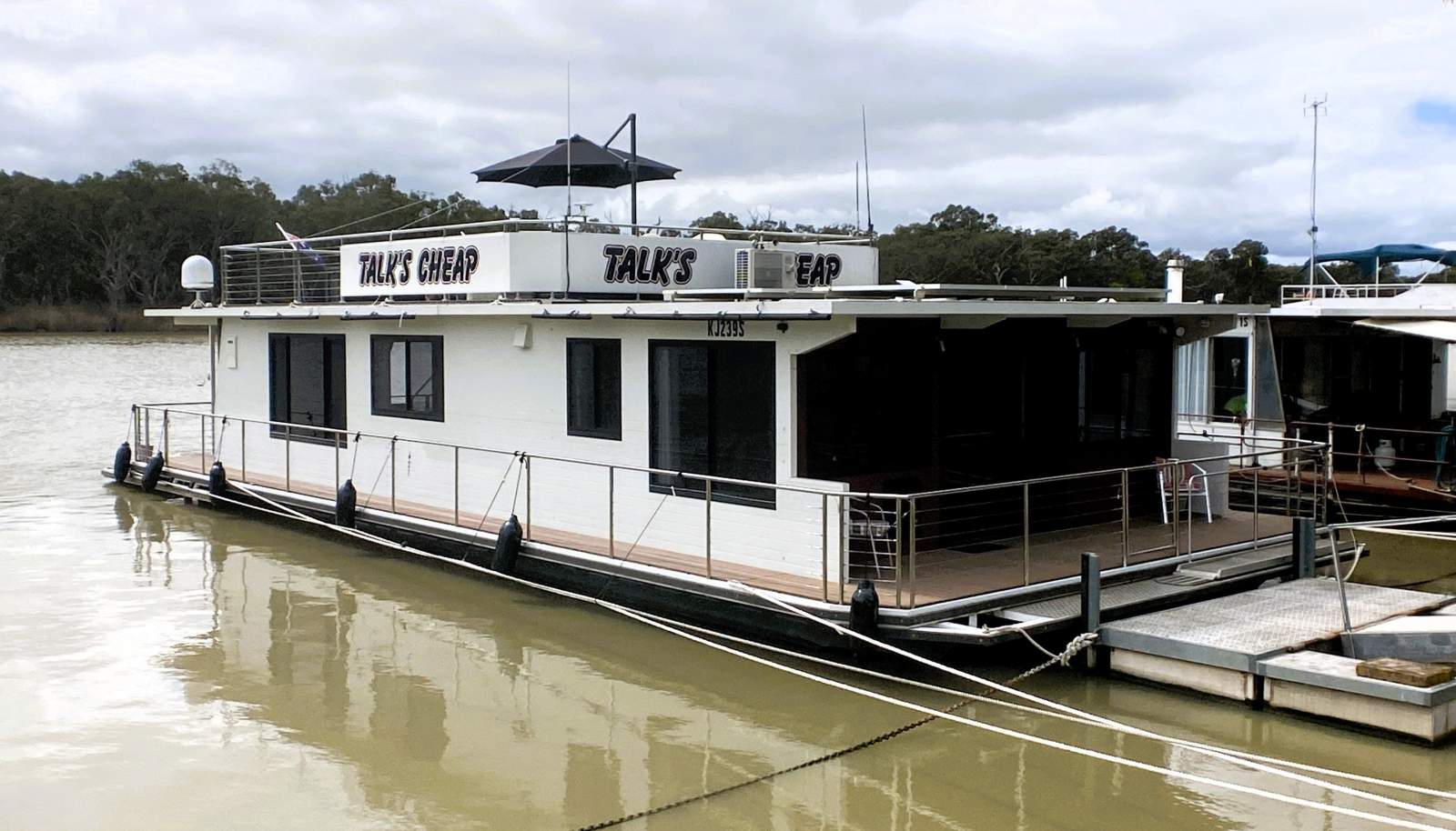 "Talks Cheap". Immaculate, Dual Deck, Houseboat.