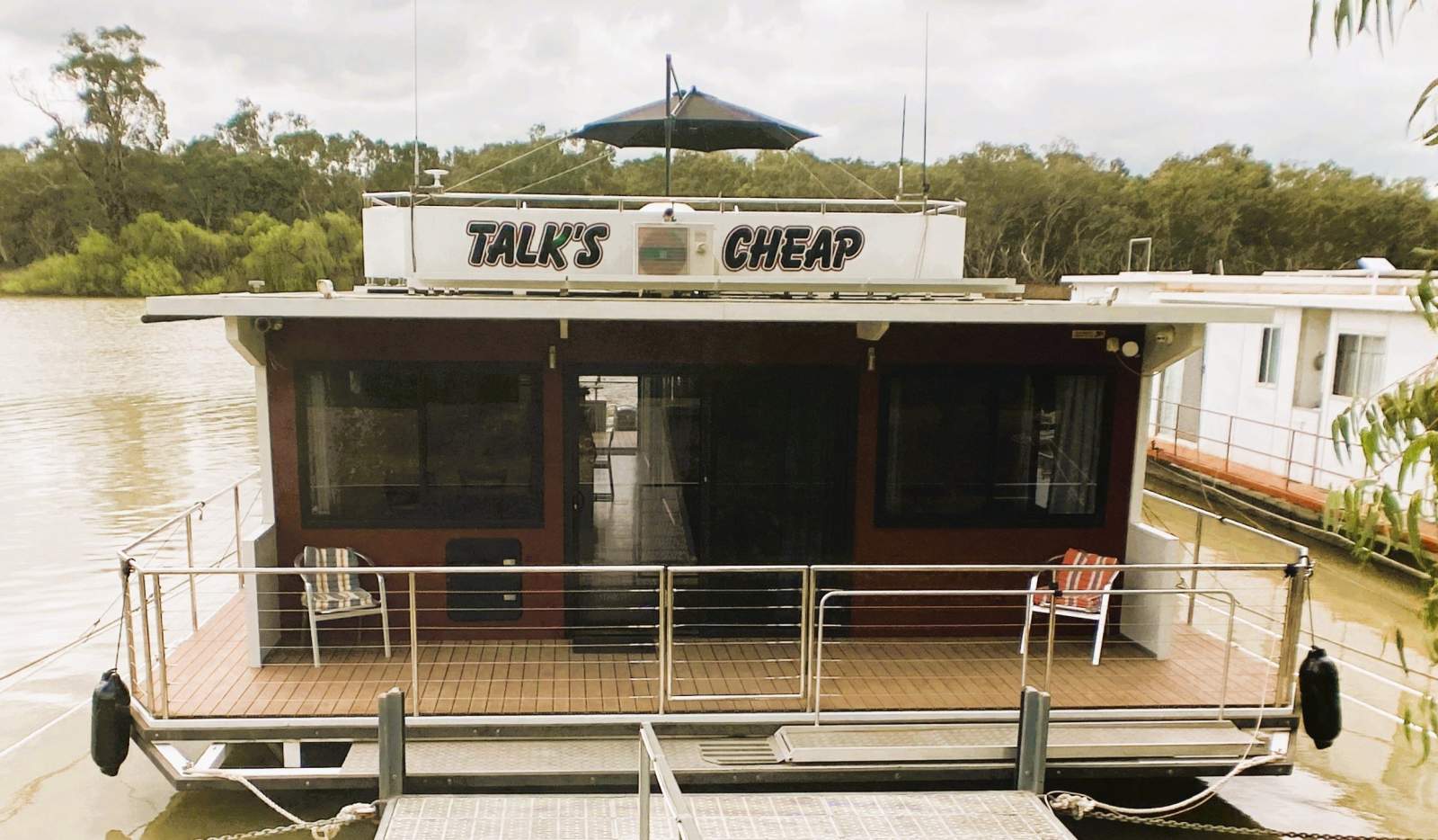 "Talks Cheap". Immaculate, Dual Deck, Houseboat.