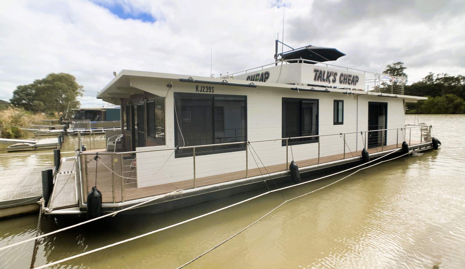 "Talks Cheap". Immaculate, Dual Deck, Houseboat.