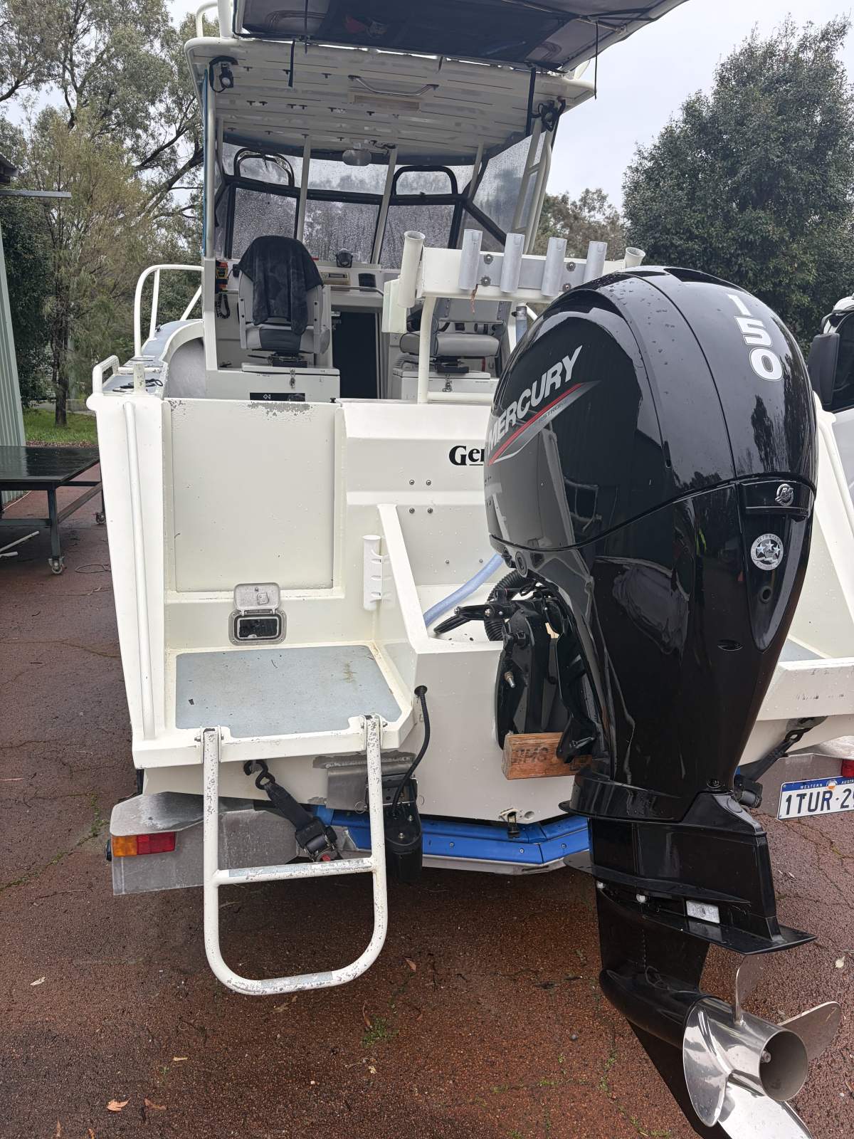 Genesis 600XL Runabout Walk around/Islander