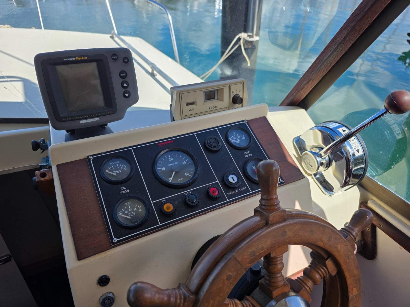 Kingston 770 Flybridge