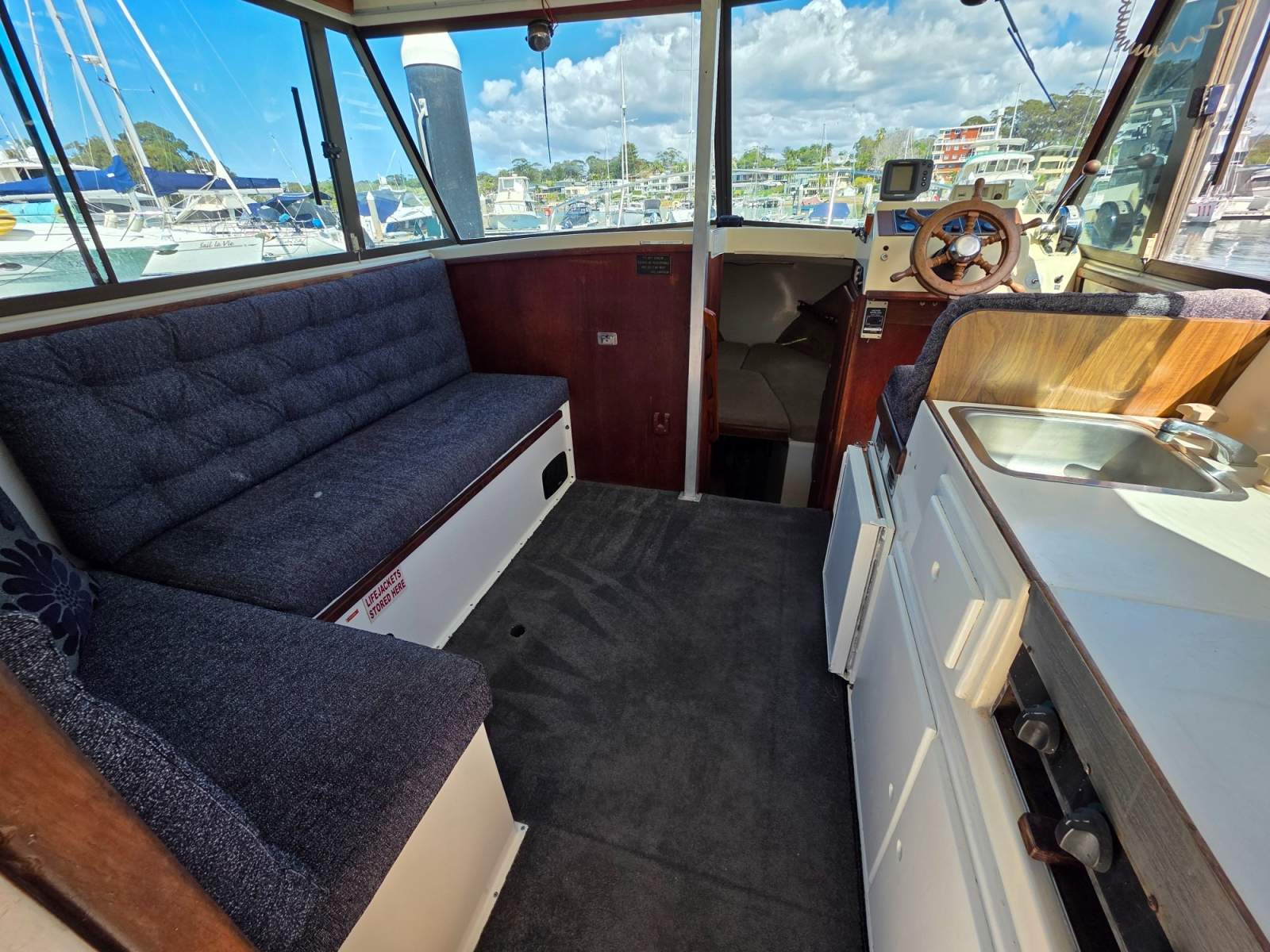 Kingston 770 Flybridge