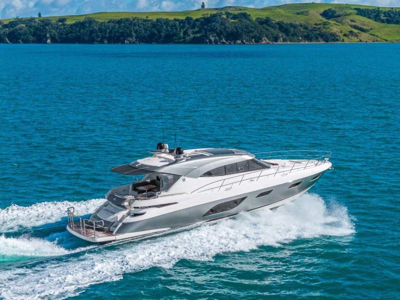 Riviera 6000 Sport Yacht