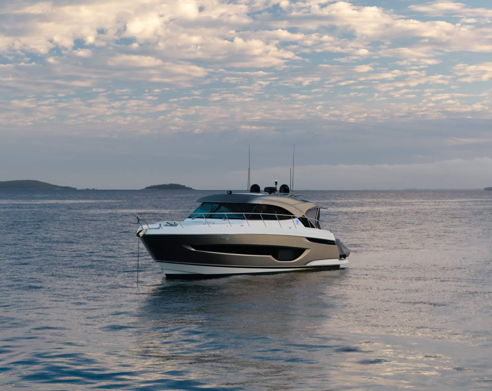 Riviera 4600 Sport Yacht Platinum Edition
