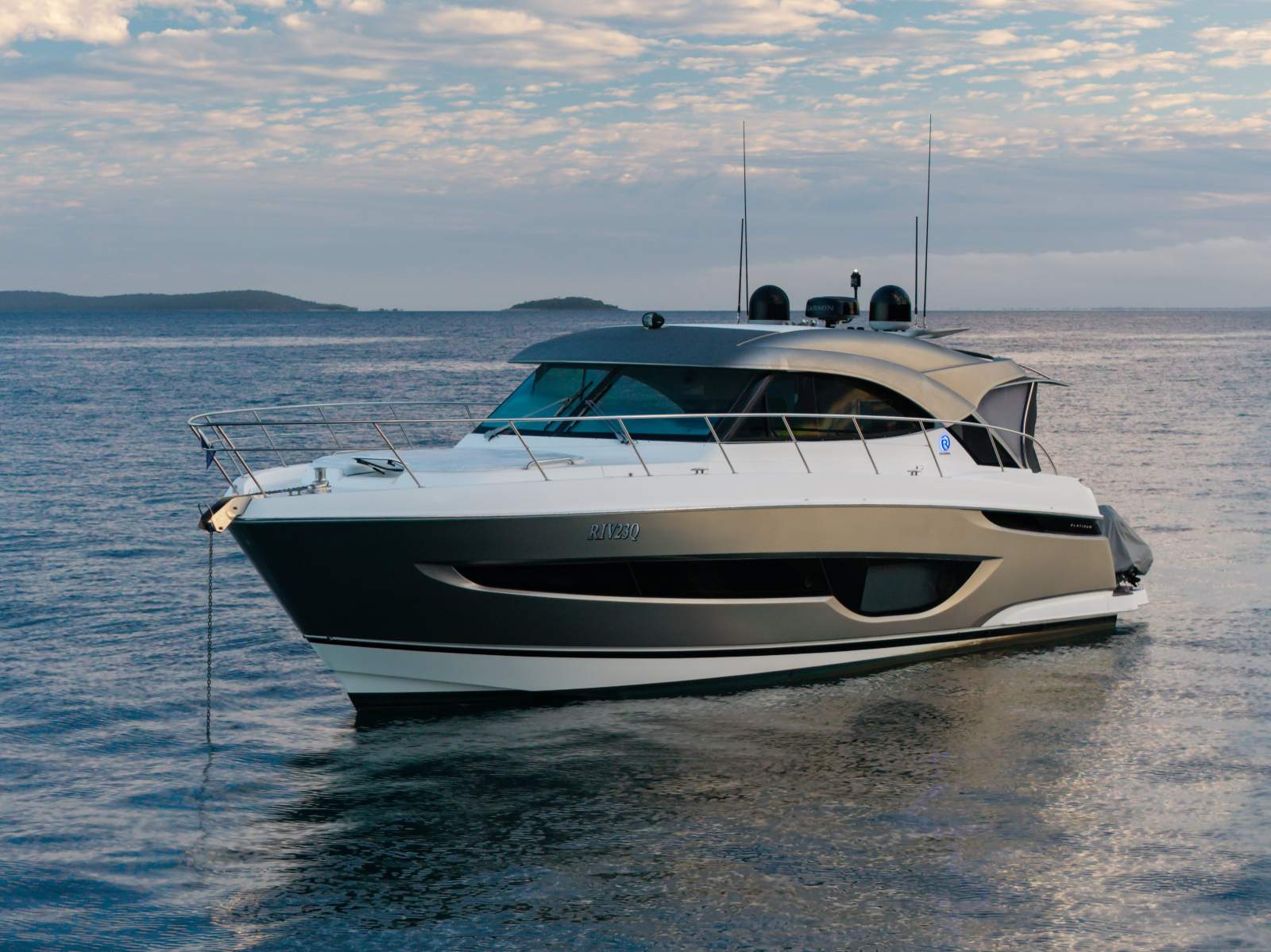 Riviera 4600 Sport Yacht Platinum Edition