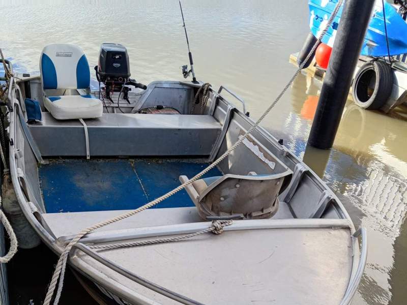 Waverider Comes with powerful 30hp tohitsu outboard