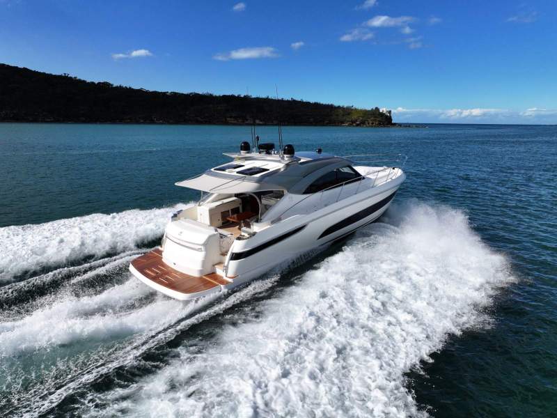 Riviera 4800 Sport Yacht