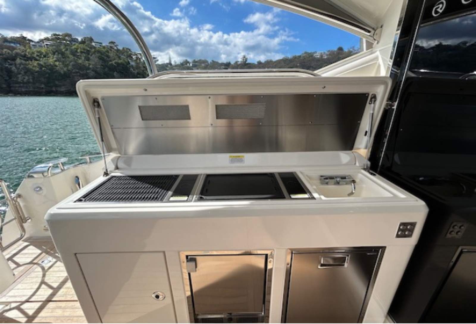 Riviera 4800 Sport Yacht