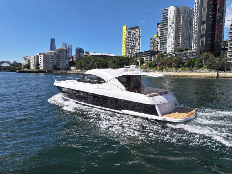 Riviera 5000 Sport Yacht