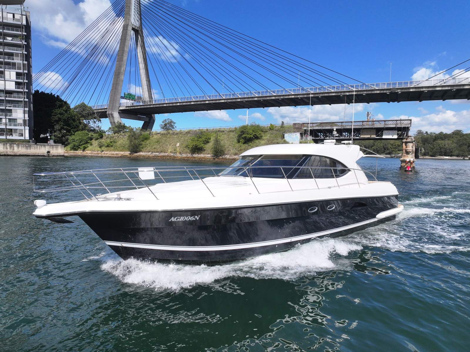 Riviera 5000 Sport Yacht