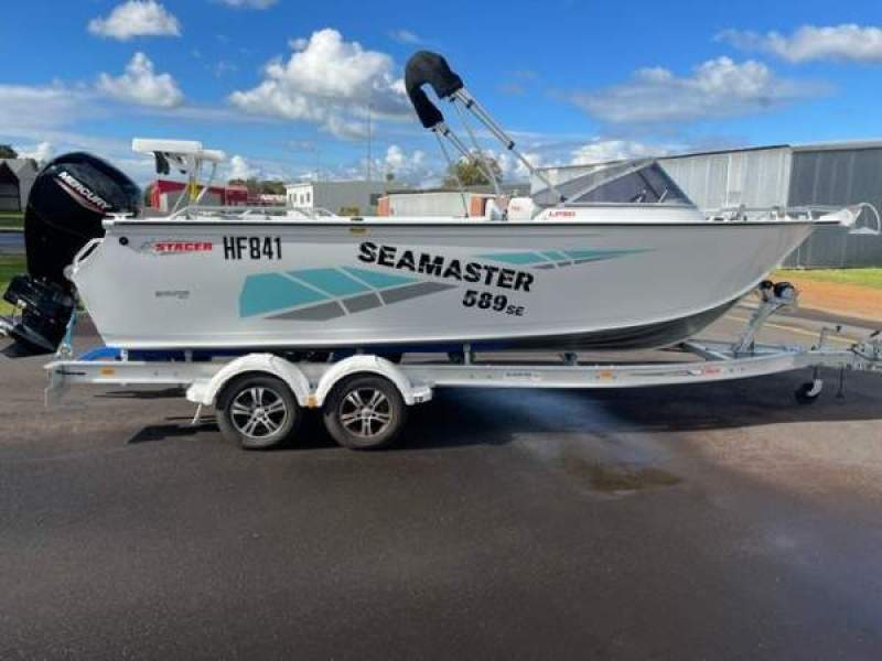 Stacer 589 Sea Master SE Premium Near-New Fishing and Family Package
