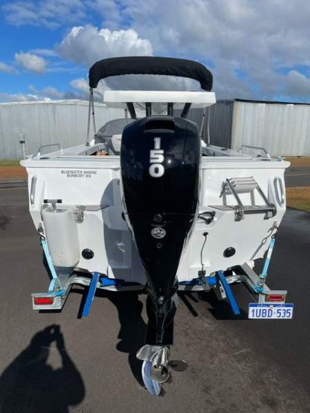 Stacer 589 Sea Master SE Premium Near-New Fishing and Family Package