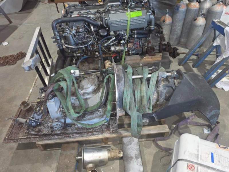 Yanmar V6 Marine Diesel 6LPA-STZP2 (800 hours) + Hamilton Jet Model 274