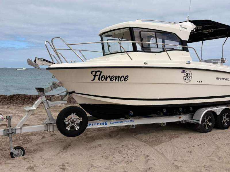 Parker 660 Pilothouse