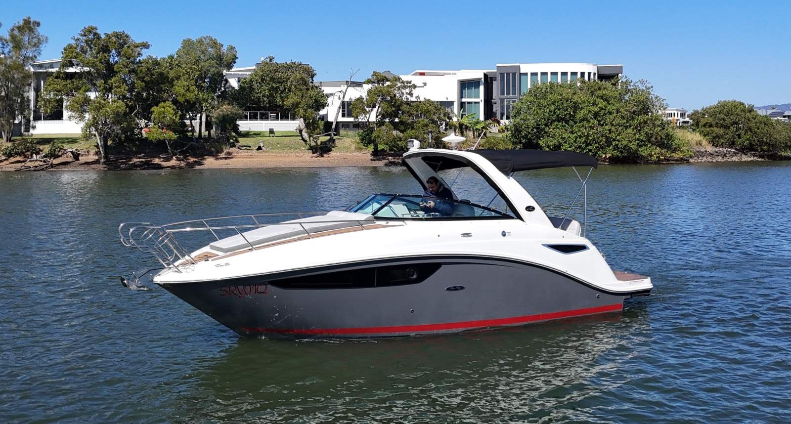 Sea Ray 265 Sundancer Sports Cruiser