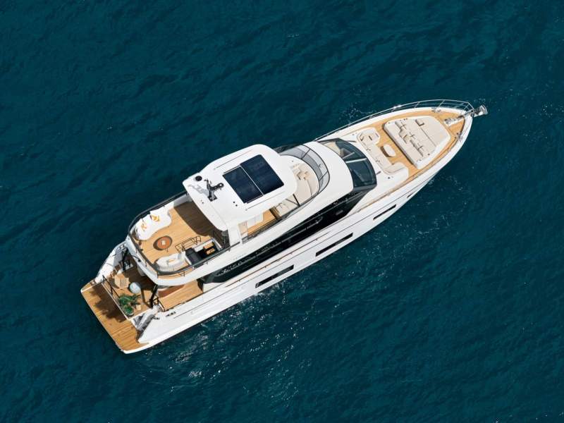 Azimut Flybridge 82