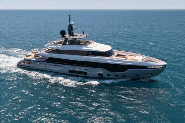 Azimut Grande Trideck