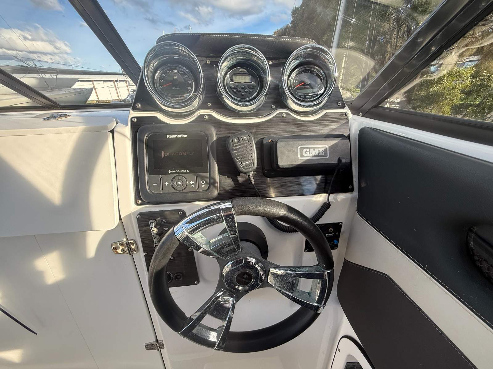 Stejcraft 580 Islander Enclosed Deluxe &ndash; Only 142 Engine Hours
