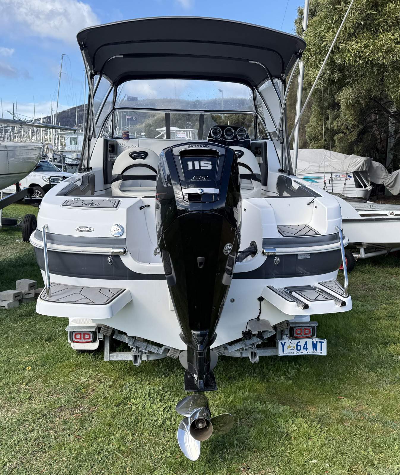 Stejcraft 580 Islander Enclosed Deluxe - Only 142 Engine Hours