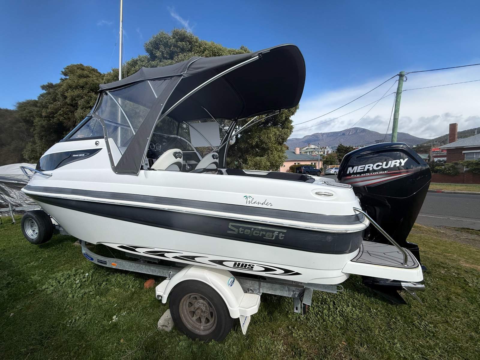 Stejcraft 580 Islander Enclosed Deluxe - Only 142 Engine Hours
