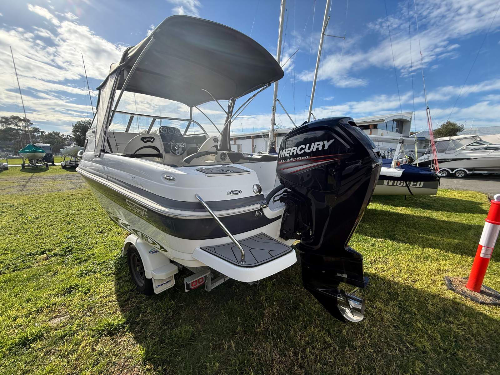 Stejcraft 580 Islander Enclosed Deluxe &ndash; Only 142 Engine Hours