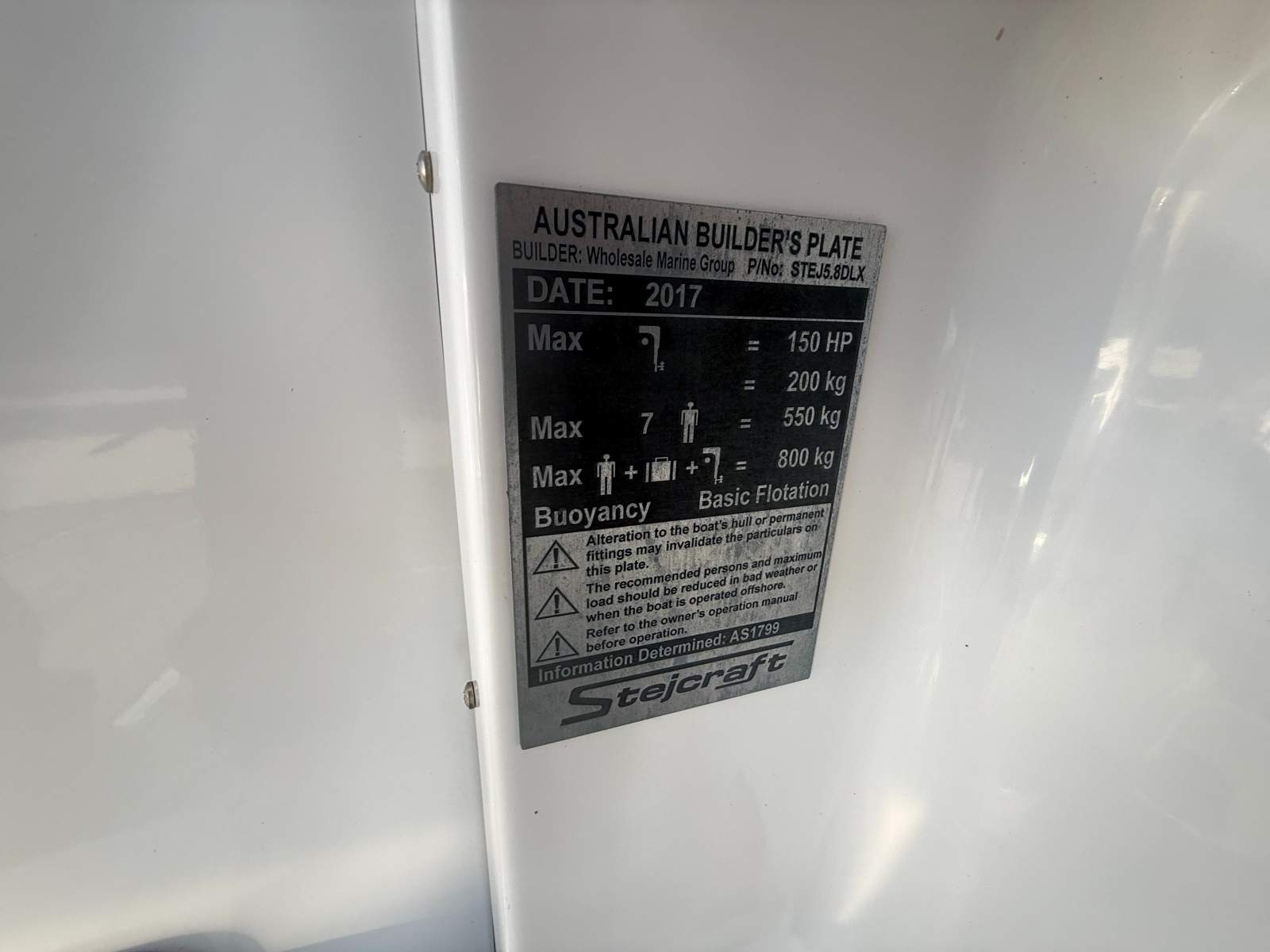 Stejcraft 580 Islander Enclosed Deluxe &ndash; Only 142 Engine Hours
