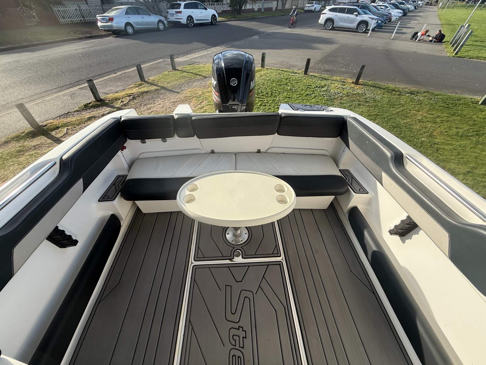 Stejcraft 580 Islander Enclosed Deluxe &ndash; Only 142 Engine Hours