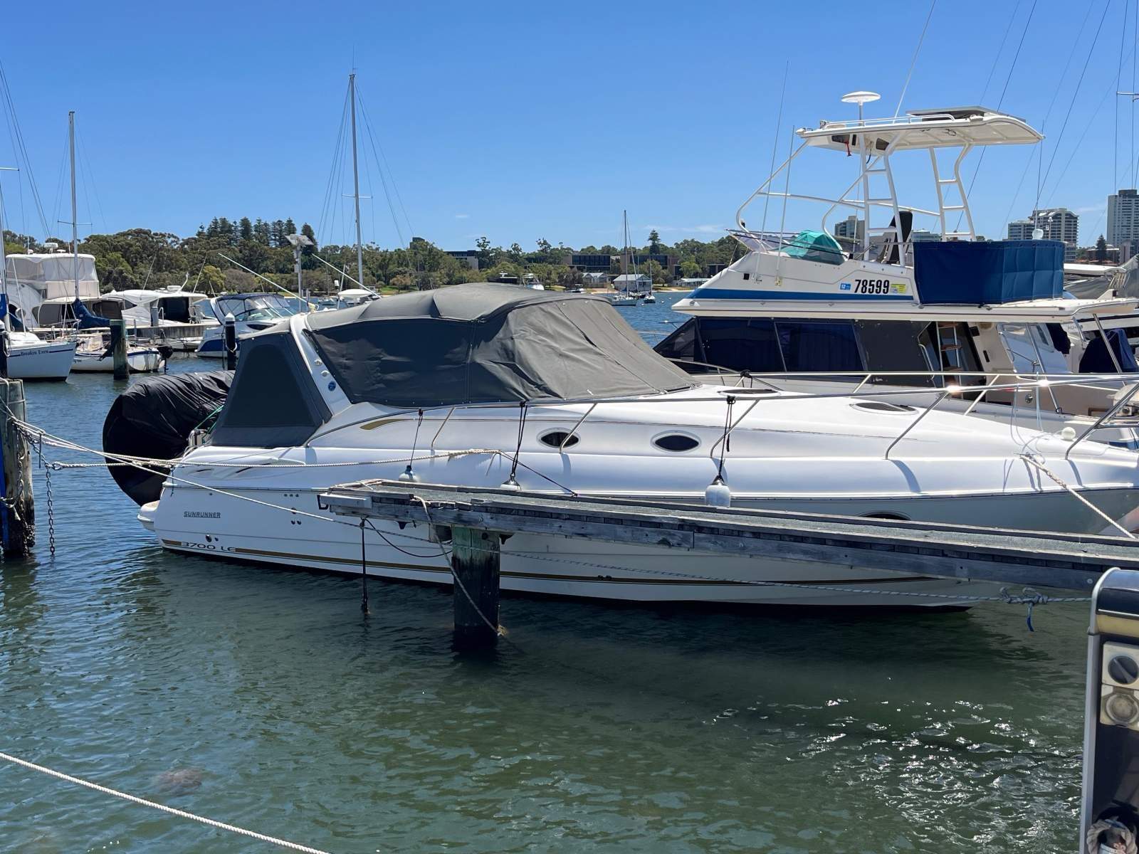 Sunrunner 3700LE Relaxed Weekends Afloat with Bow Thruster & Generator