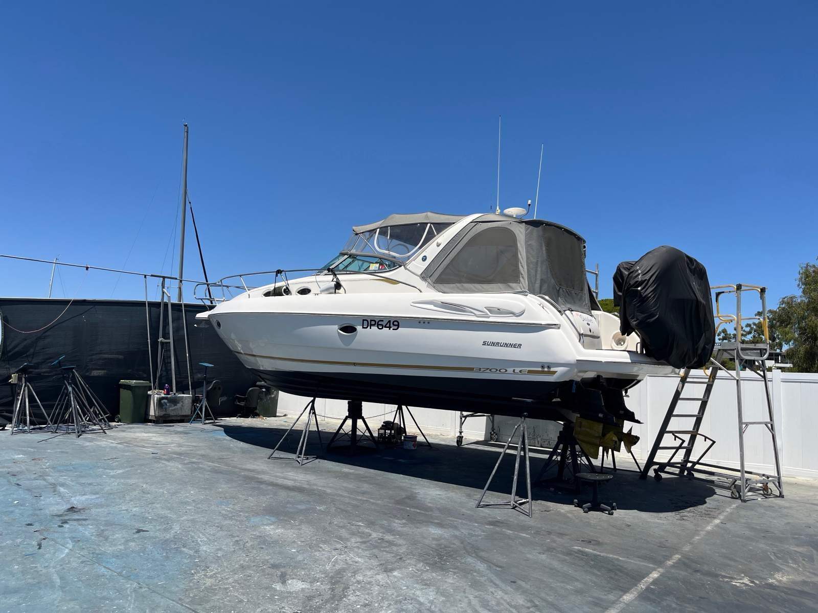 Sunrunner 3700LE Relaxed Weekends Afloat with Bow Thruster & Generator
