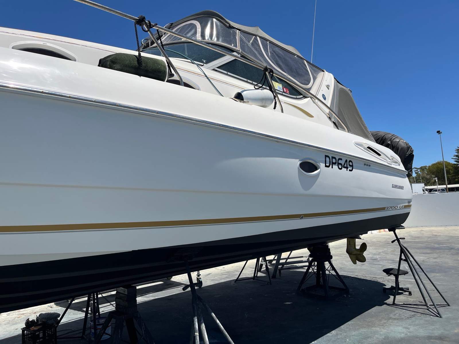 Sunrunner 3700LE Relaxed Weekends Afloat with Bow Thruster & Generator