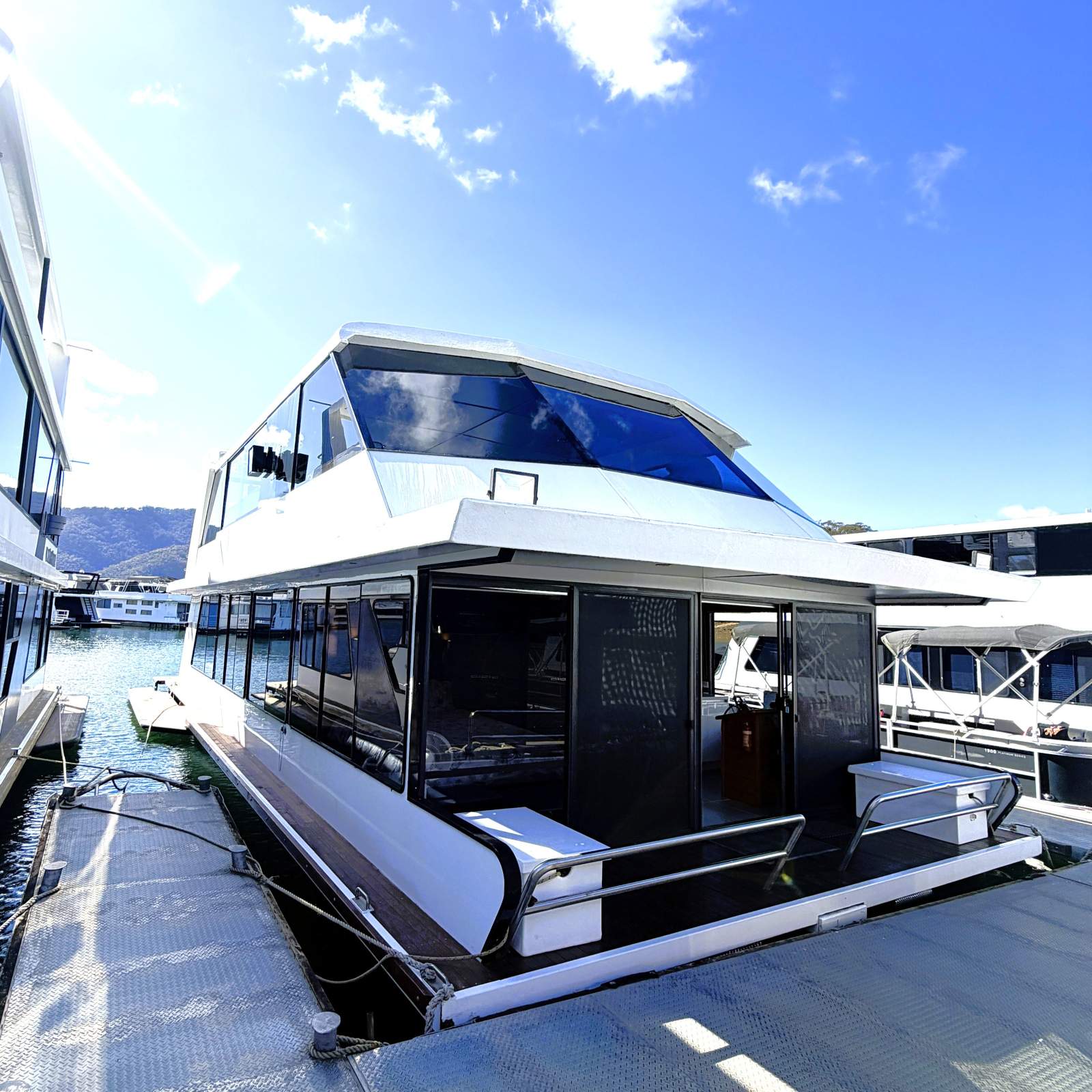 Ian Kemp Dire Straits:Lake Eildon Boat Sales Houseboat Dire Straits