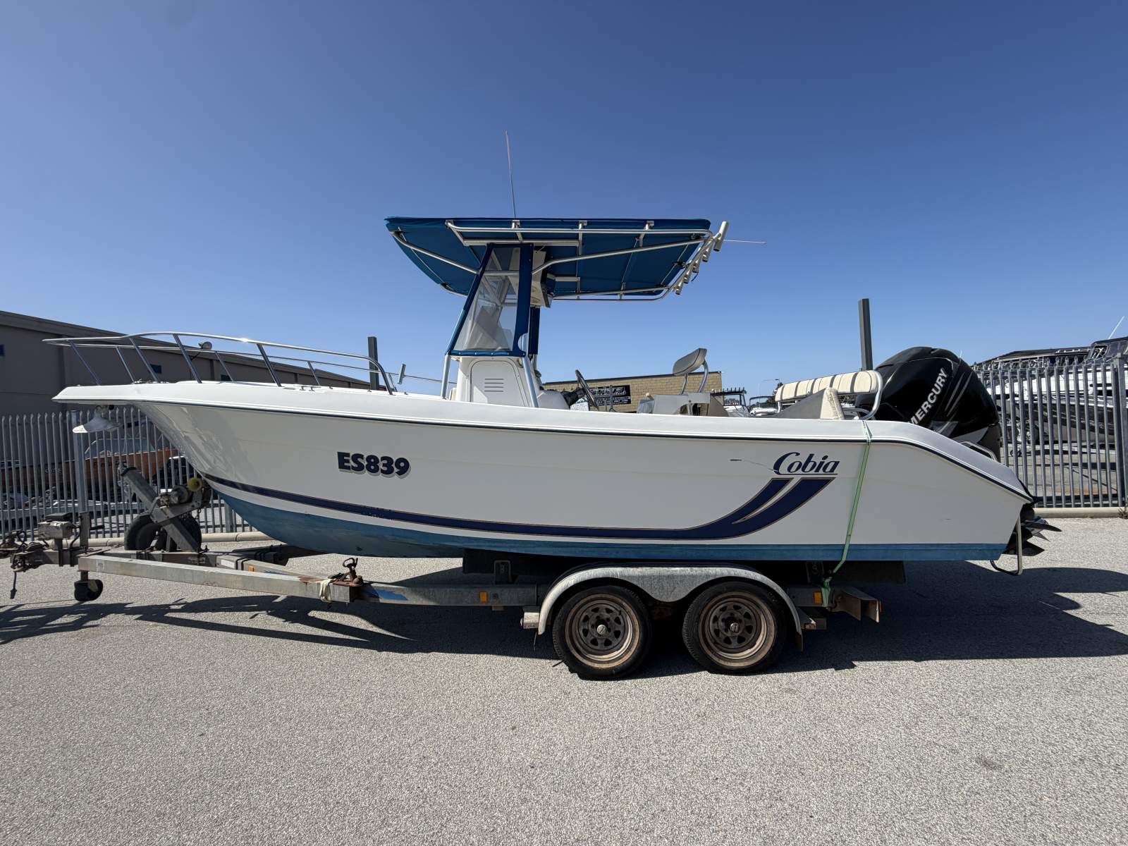 Cobia 240 Centre Console