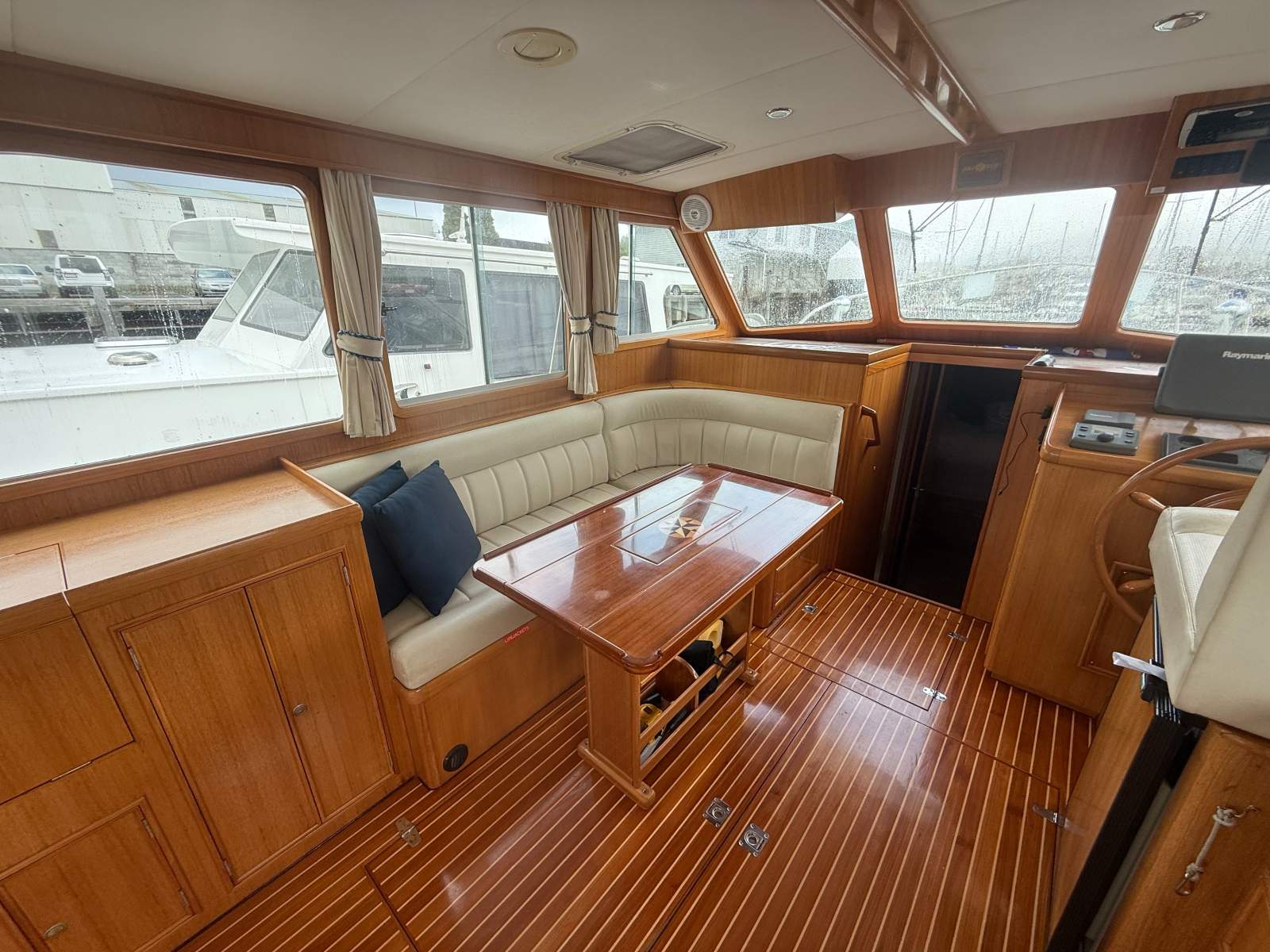 Halvorsen 38 Gourmet Cruiser &ndash; 2003 Belle