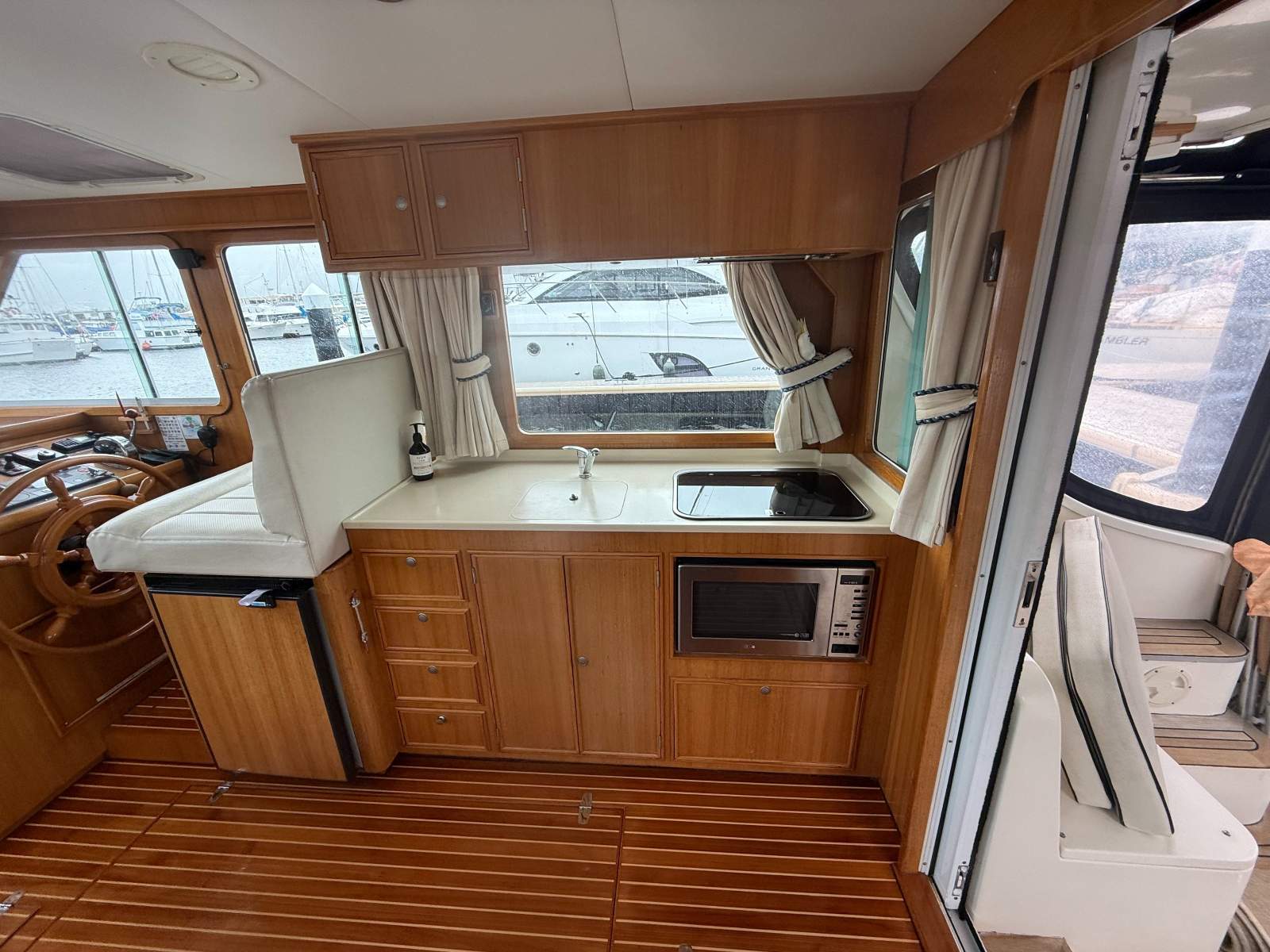 Halvorsen 38 Gourmet Cruiser &ndash; 2003 Belle