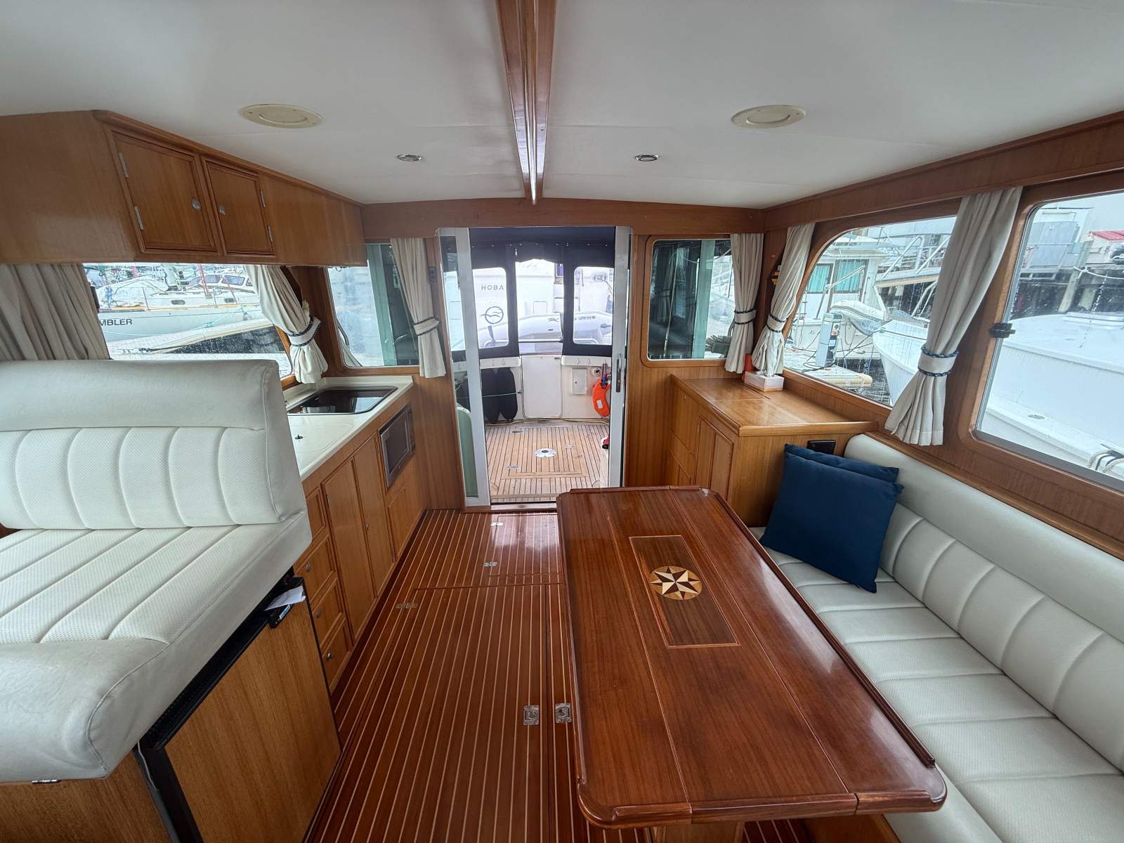 Halvorsen 38 Gourmet Cruiser &ndash; 2003 Belle