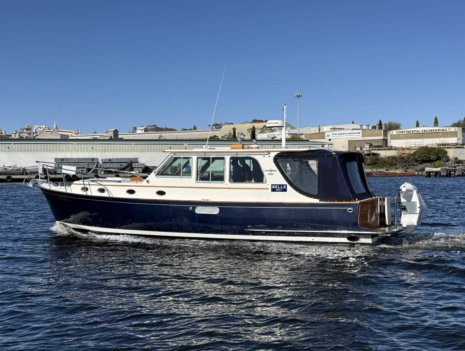 Halvorsen 38 Gourmet Cruiser &ndash; 2003 Belle