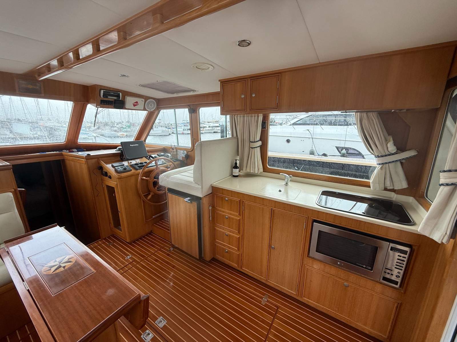 Halvorsen 38 Gourmet Cruiser &ndash; 2003 Belle