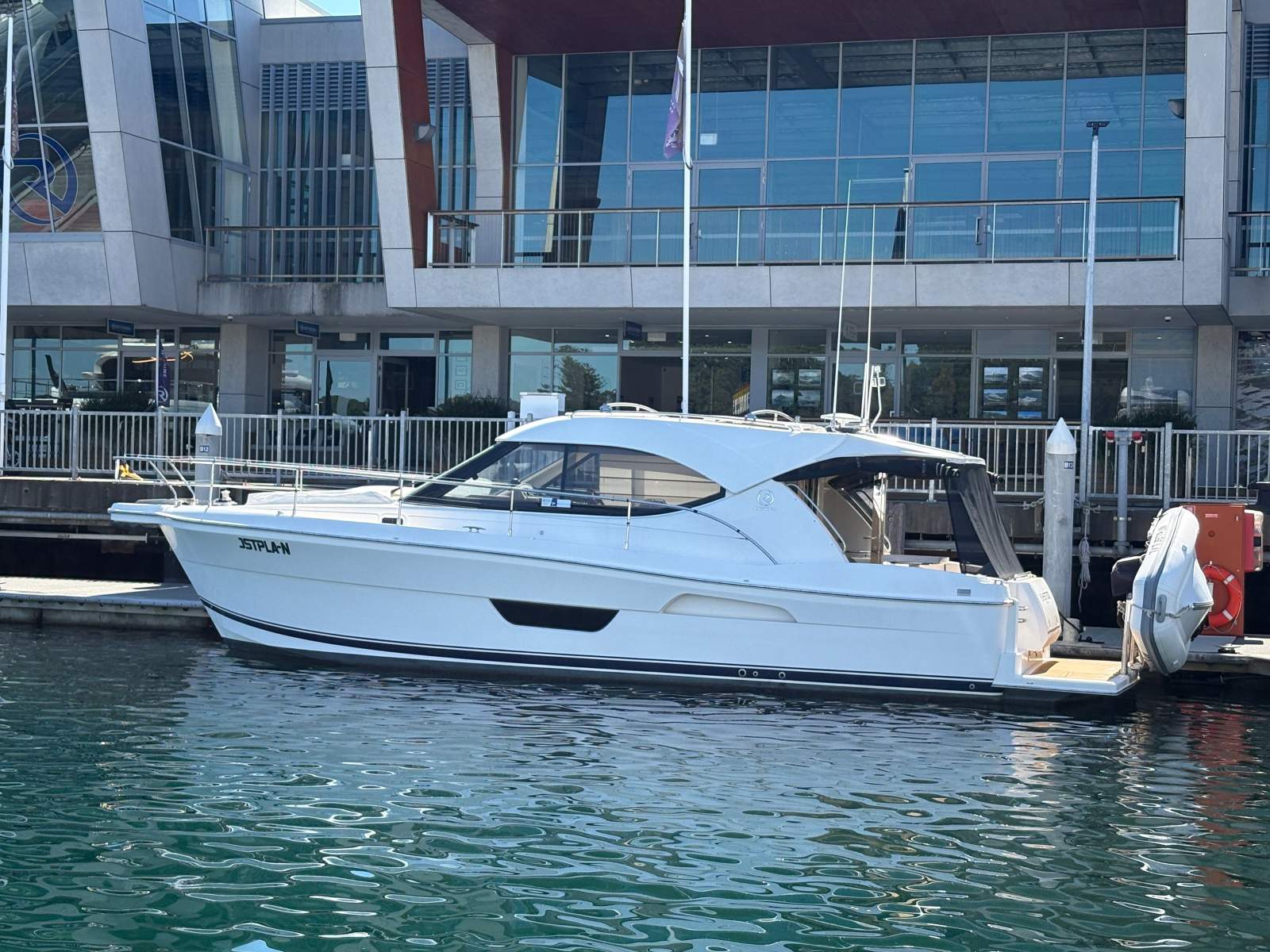 Riviera 3600 Sport Yacht