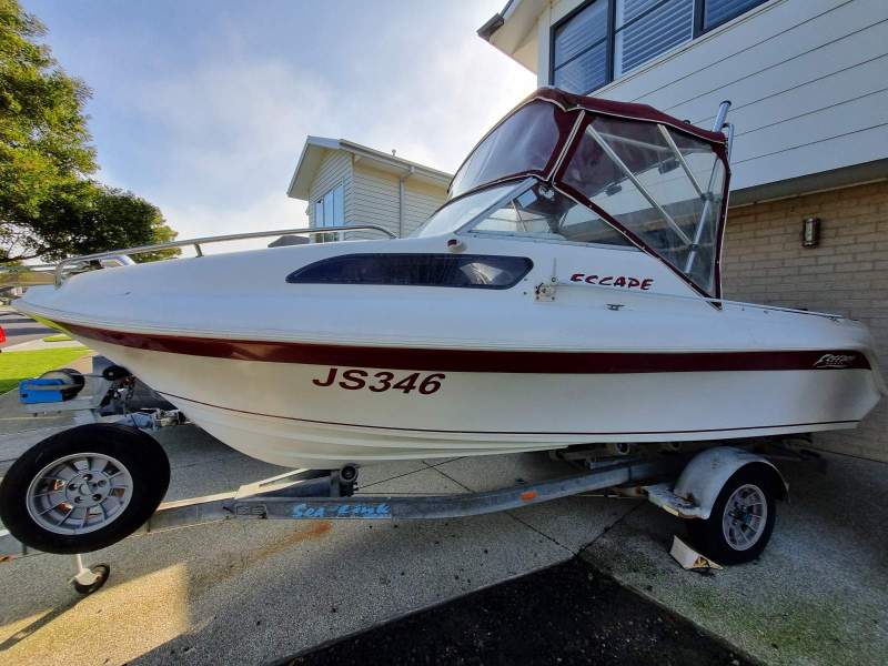 Freedom 5.30 Escape Half Cabin