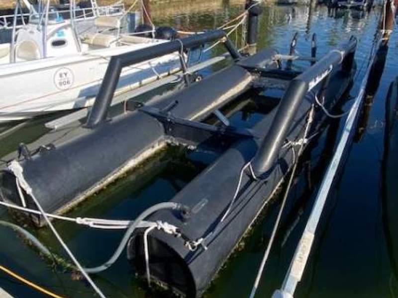 CUSTOM FLOATS CATAMARAN FLOATING BOAT LIFT
