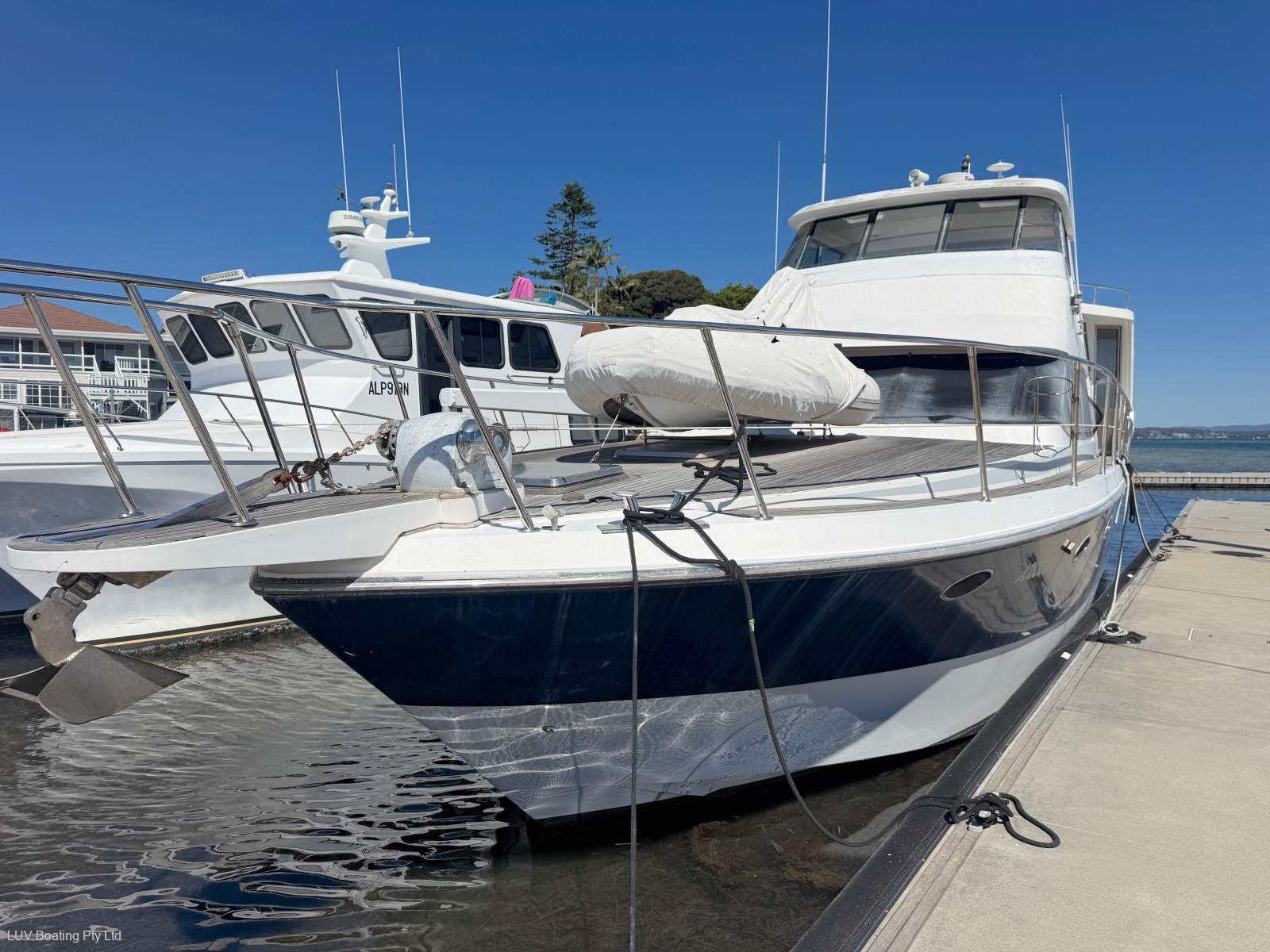 Johnson 55 Motor Yacht