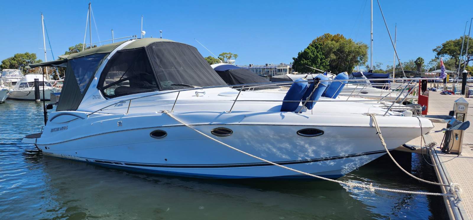 Four Winns Vista 318 extended swimming platform