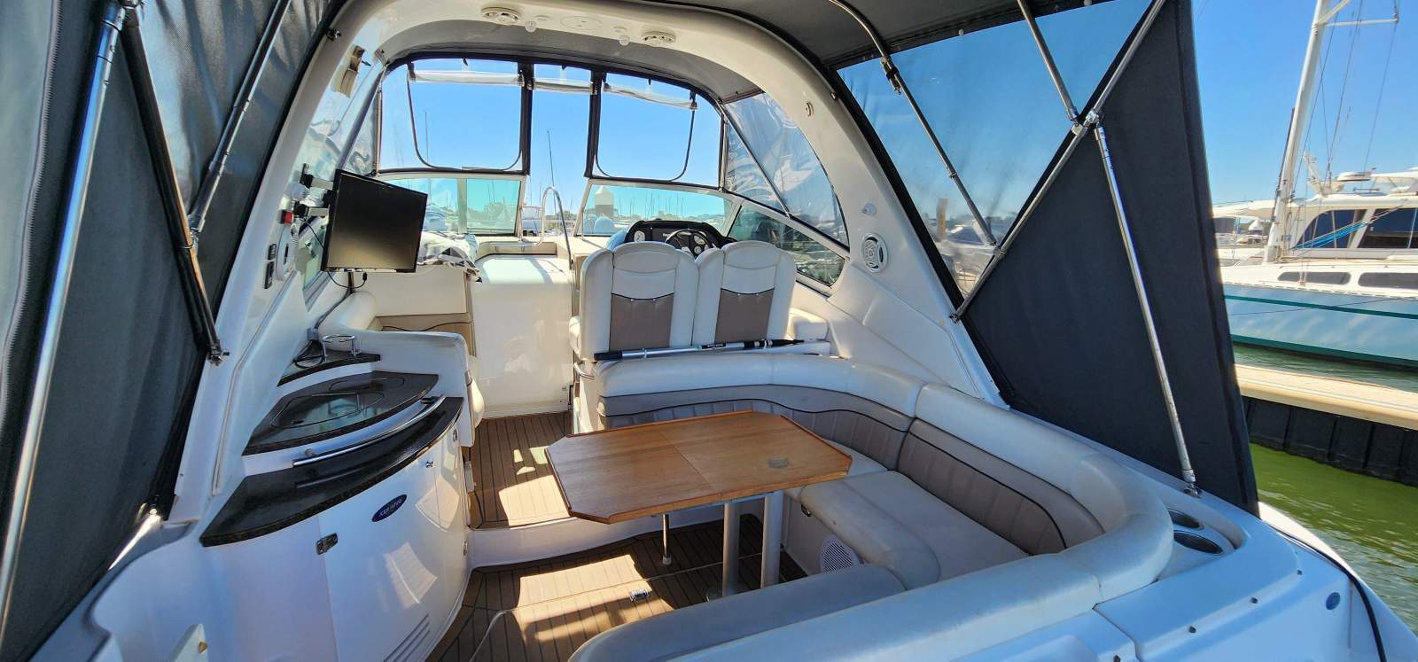 Four Winns Vista 318 extended swimming platform