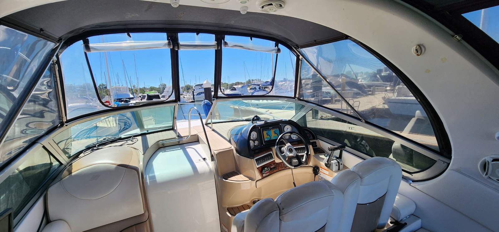 Four Winns Vista 318 extended swimming platform