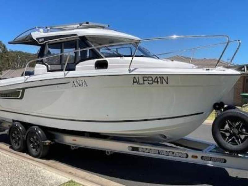 Jeanneau Merry Fisher 695 Series 2 Presents as new with many extras