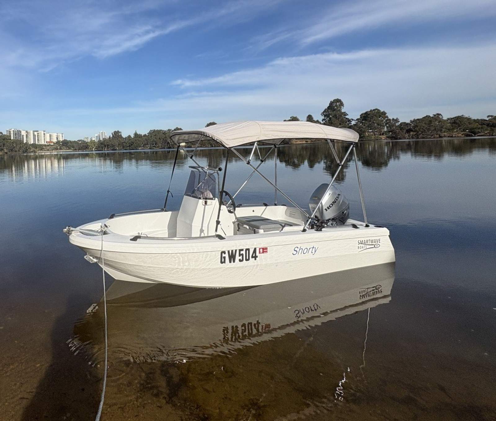 Smartwave Sw 4200 Centre Console Bimini, ladder, trailer lock, boat cover.