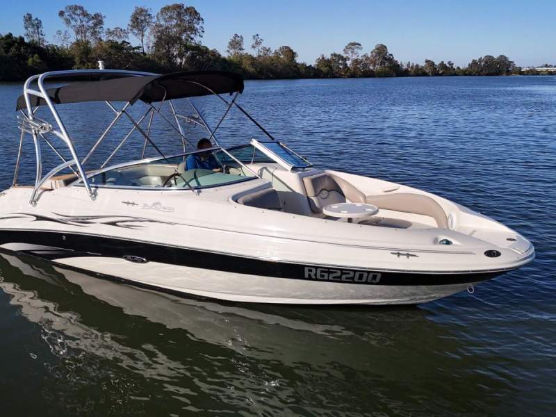 Sea Ray 220 Sundeck