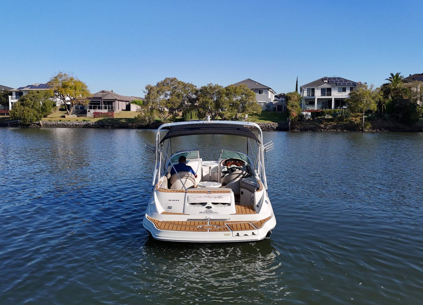 Sea Ray 220 Sundeck